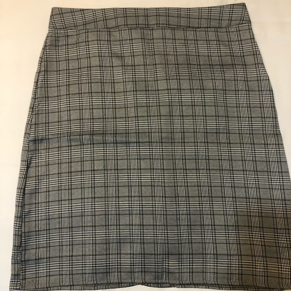 Love Sadie black and white plaid skirt, size medium